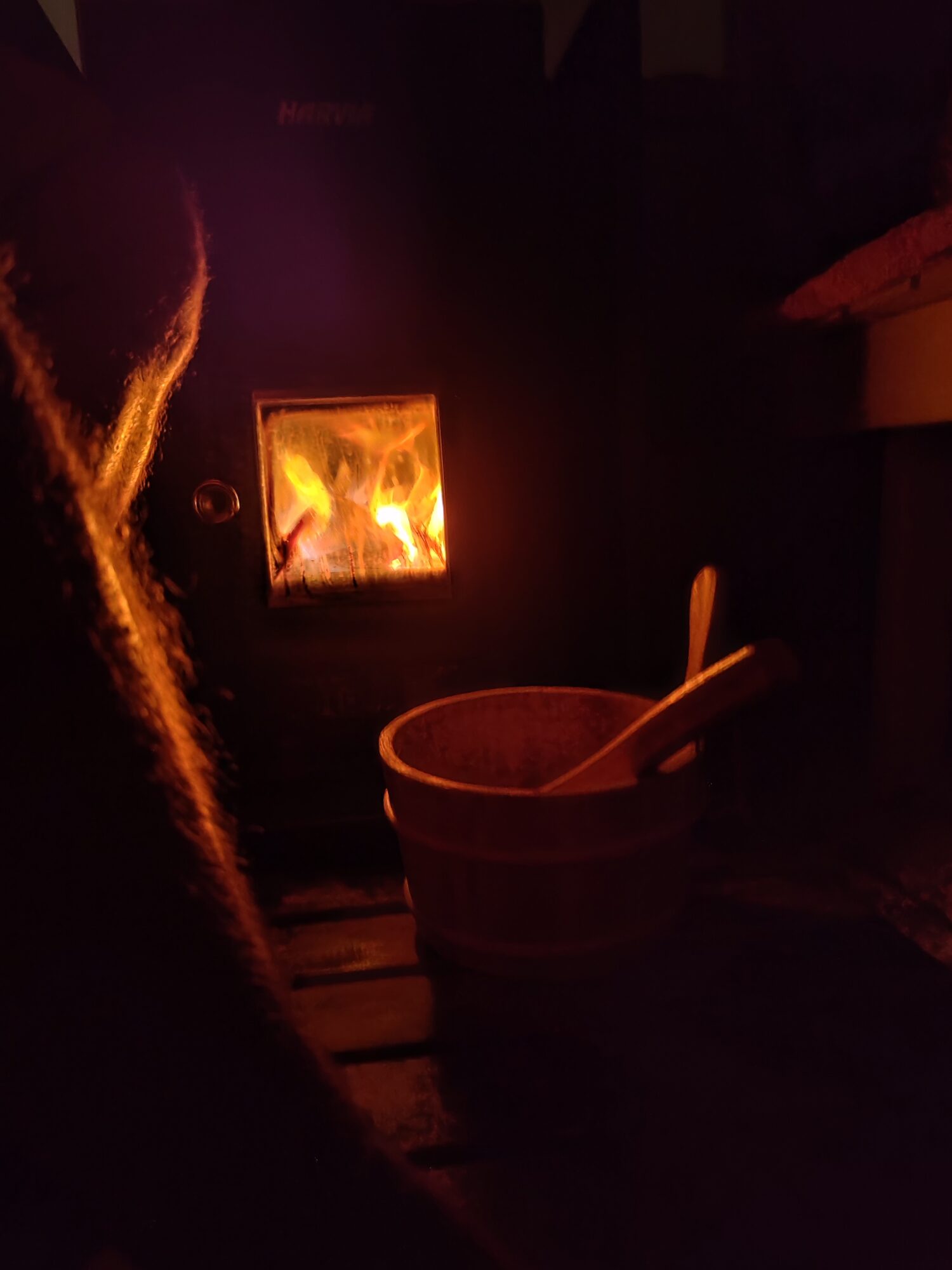 Mobile Sauna FAQ – Antworten auf häufig gestellte Fragen 2 Saunaaufguss im Sommer